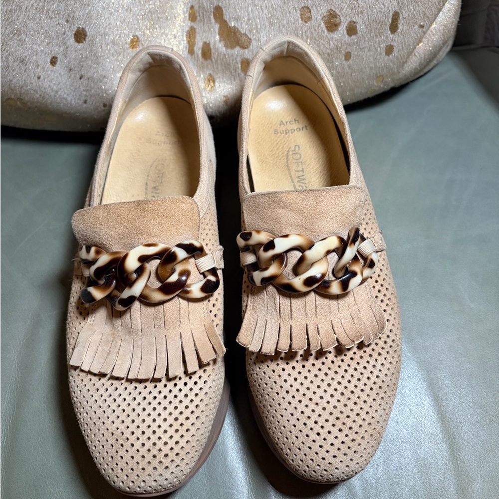 Softwaves CADIE Beige Loafers with Chain